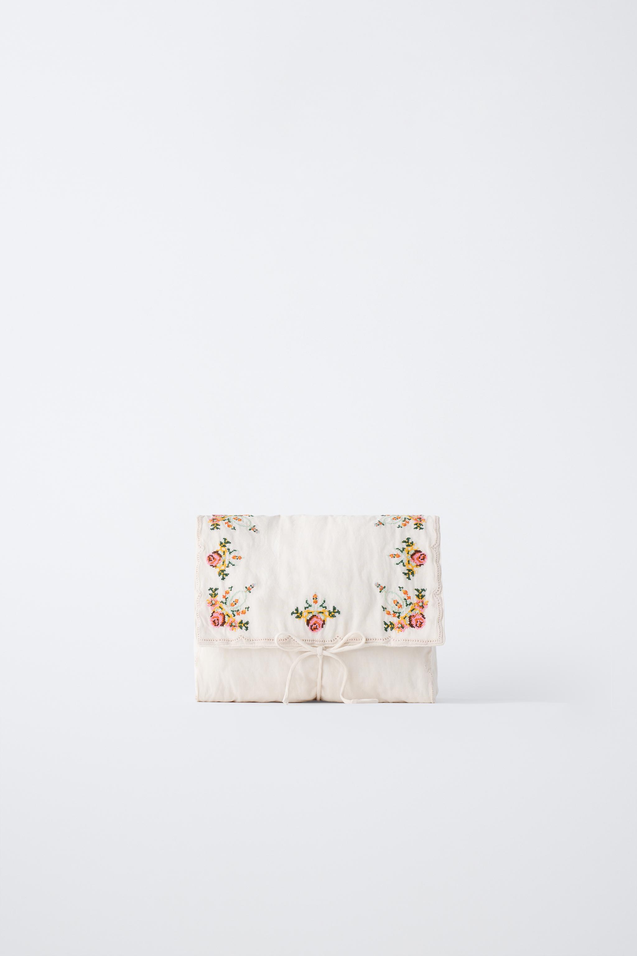 EMBROIDERED TOILETRY BAG